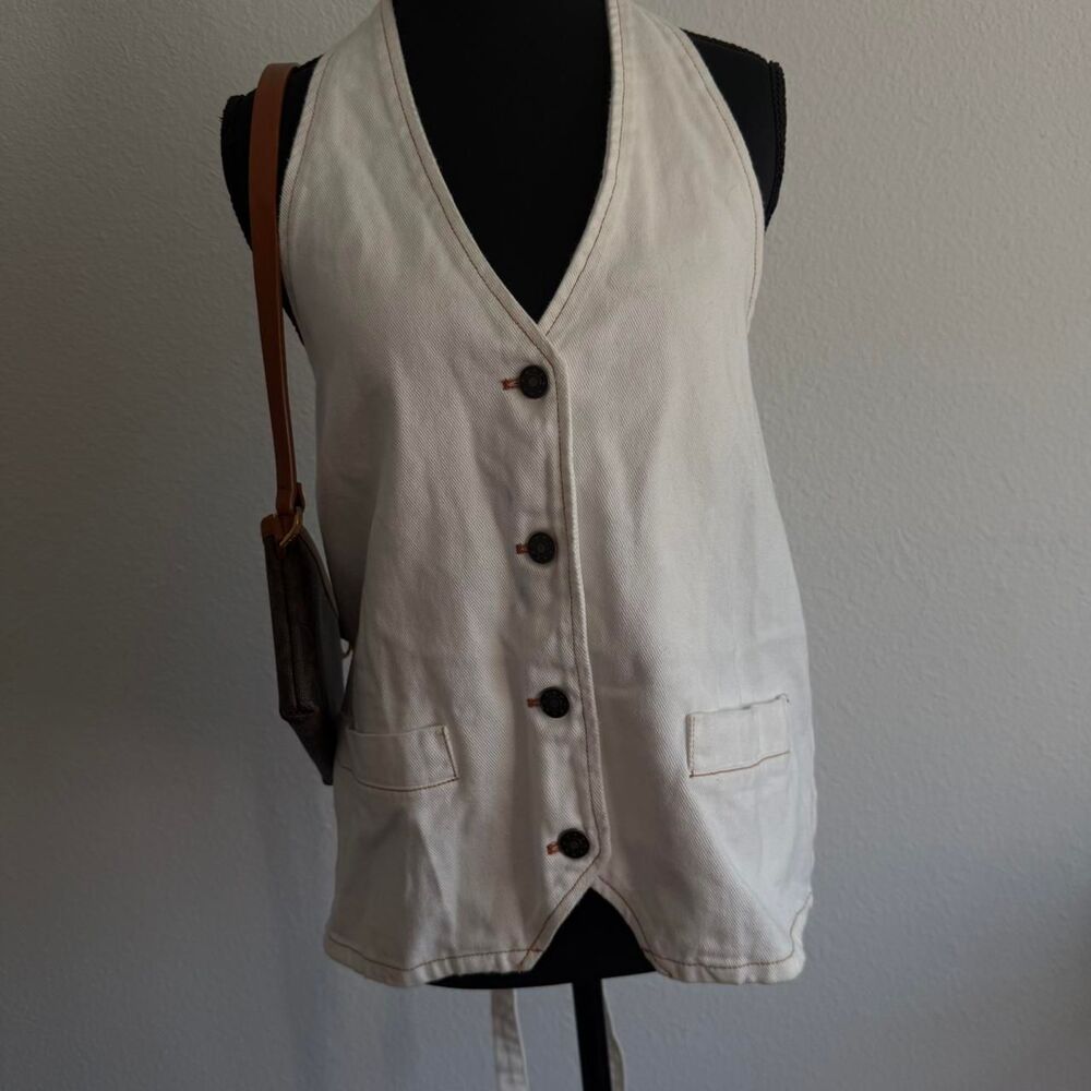 Lioness Women's White and Cream Vest
